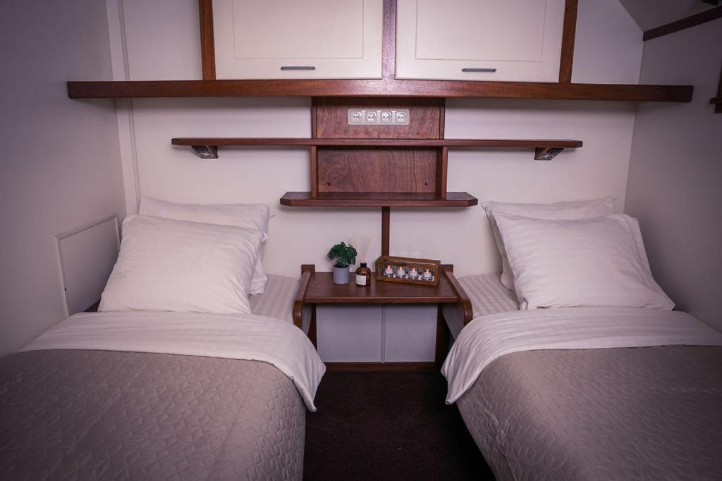 Unique Hotelboat Botel Lena Maria Amszterdam Kültér fotó